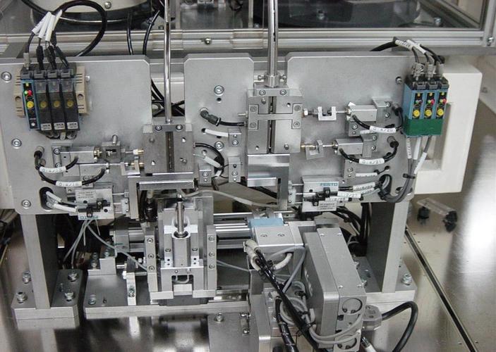 公司依靠先進自動化技術(shù)支持,獨立開發(fā)多種自動化專機及